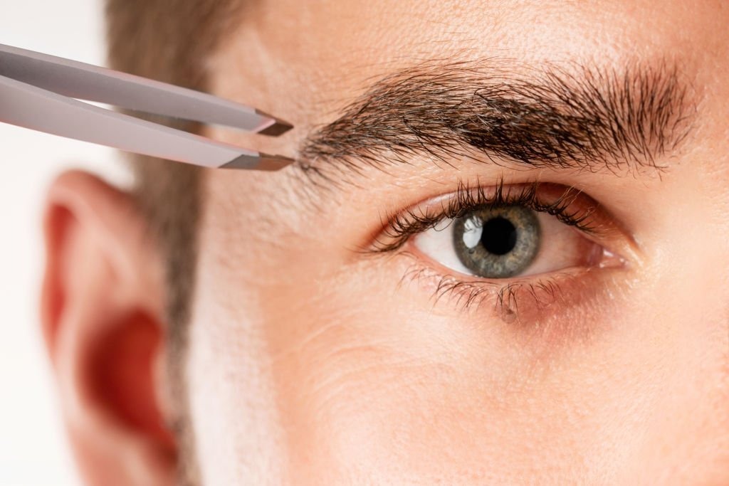 EPILATION HOMME : SOURCILS 5 SEANCES + 1 OFFERTE image